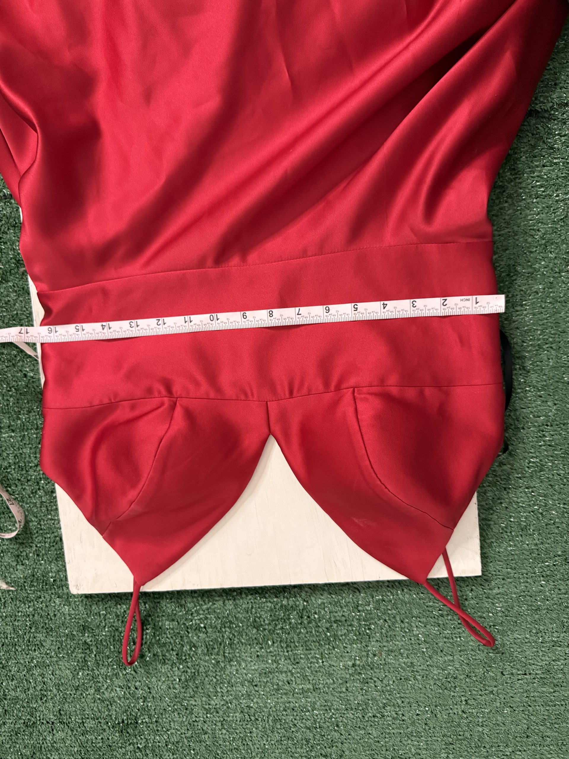 Betsey & Adam Rib/Waist Area Measurement